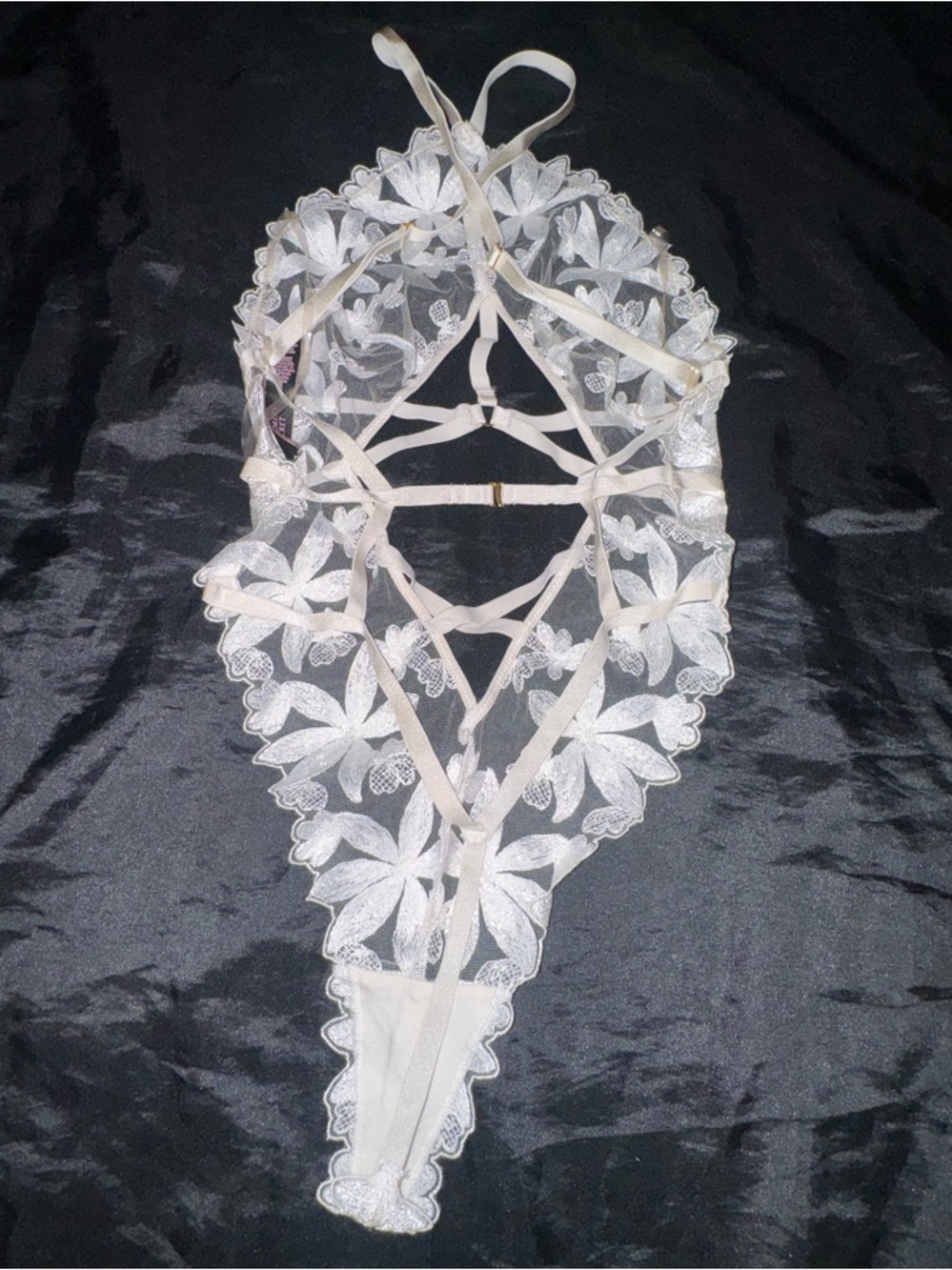 Victoria’s Secret White Floral Lace Strappy Teddy Bodysuit XS Never Worn